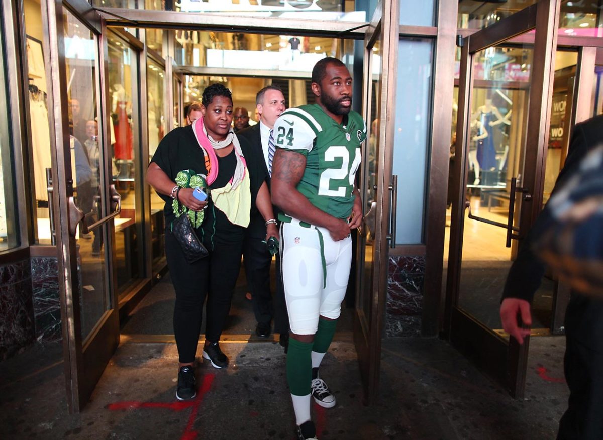 darelle-revis-X159579_TK1_053.jpg